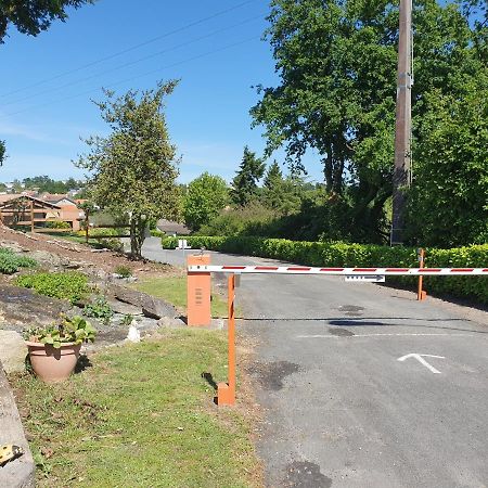 Camping Du Puy Rond Bressuire Bagian luar foto