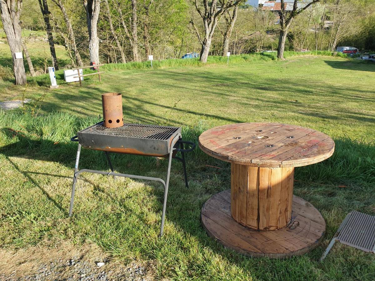 Camping Du Puy Rond Bressuire Bagian luar foto