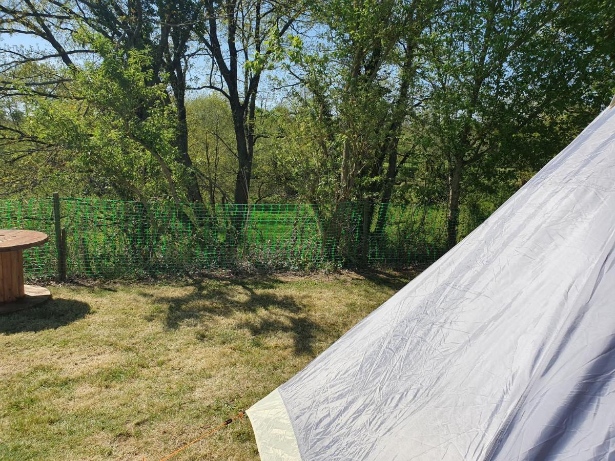 Camping Du Puy Rond Bressuire Bagian luar foto
