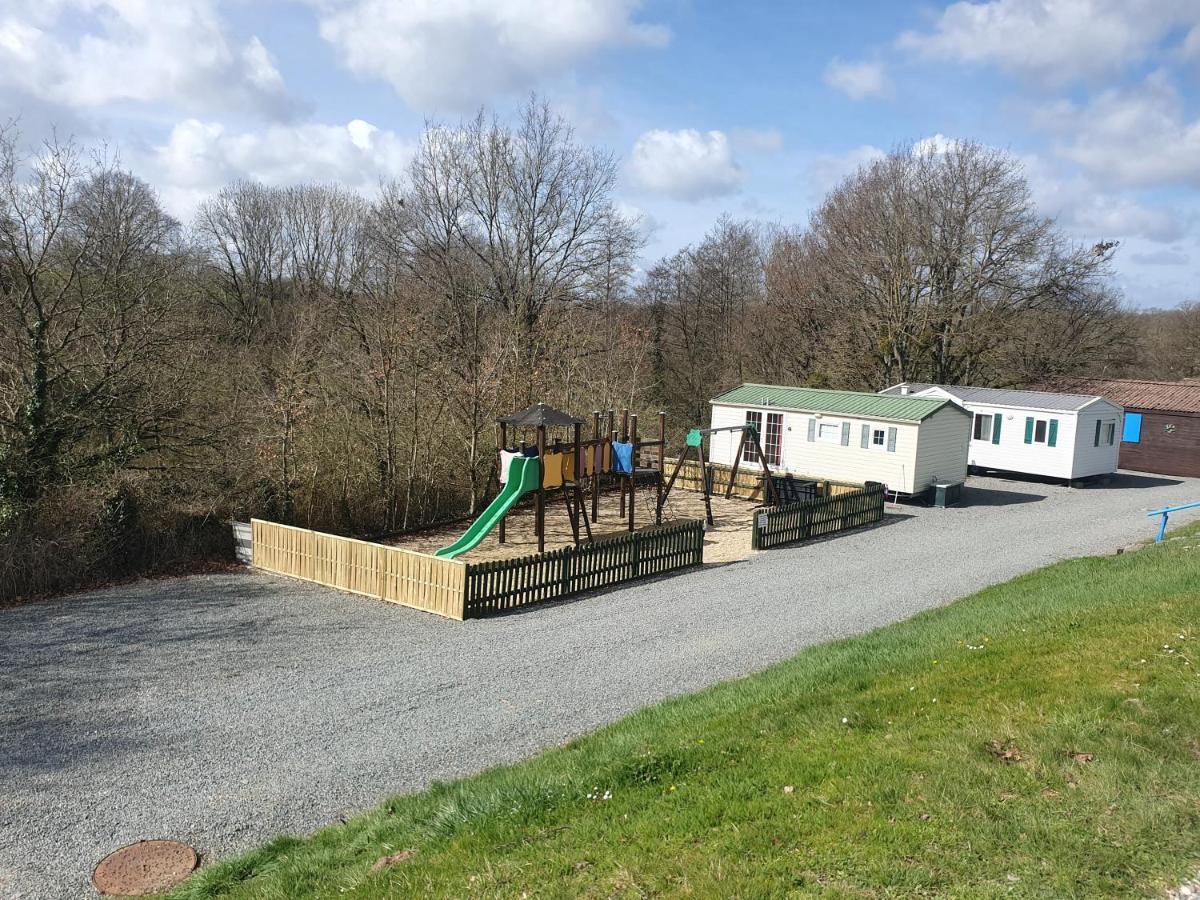 Camping Du Puy Rond Bressuire Bagian luar foto