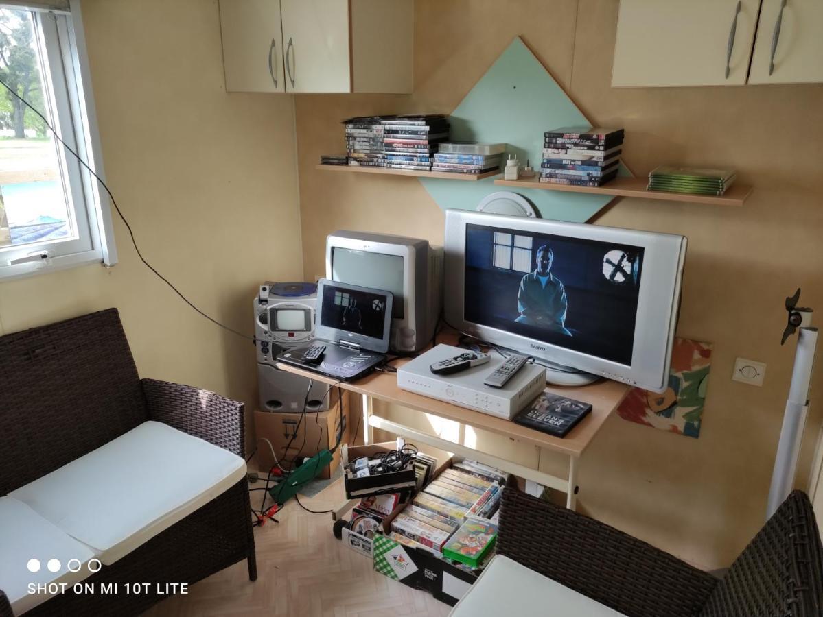 Camping Du Puy Rond Bressuire Bagian luar foto