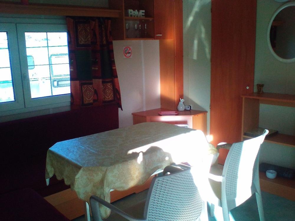 Camping Du Puy Rond Bressuire Bagian luar foto