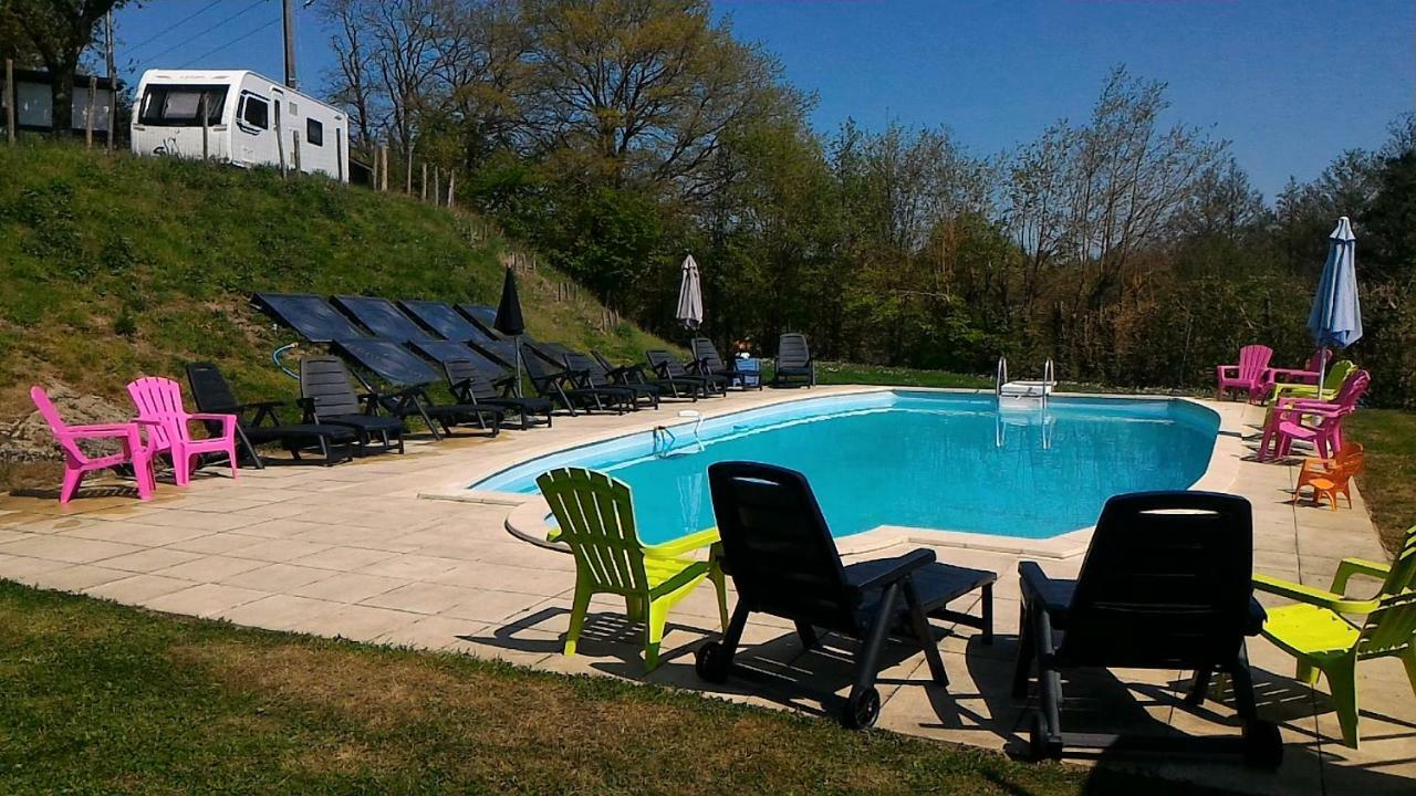 Camping Du Puy Rond Bressuire Bagian luar foto