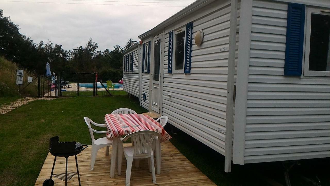 Camping Du Puy Rond Bressuire Bagian luar foto